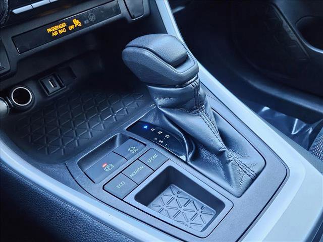 Used 2021 Toyota RAV4 LE image 12