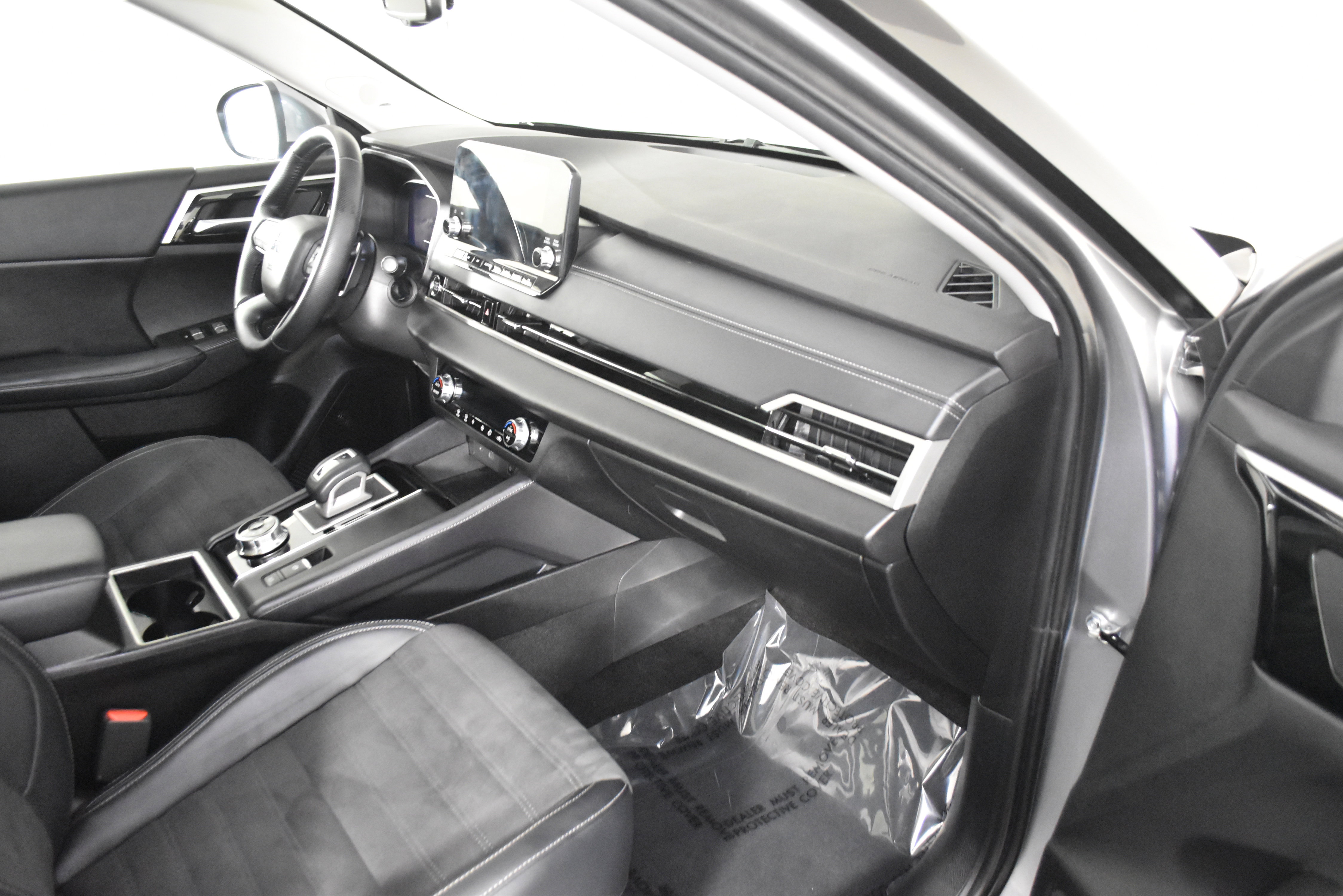 Used 2024 Mitsubishi Outlander SE image 39