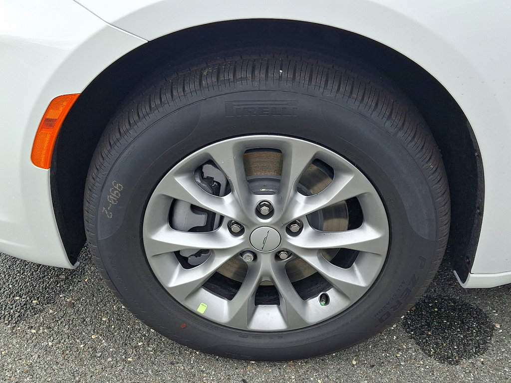 New 2027 Chrysler Pacifica Select AWD/4WD image 18