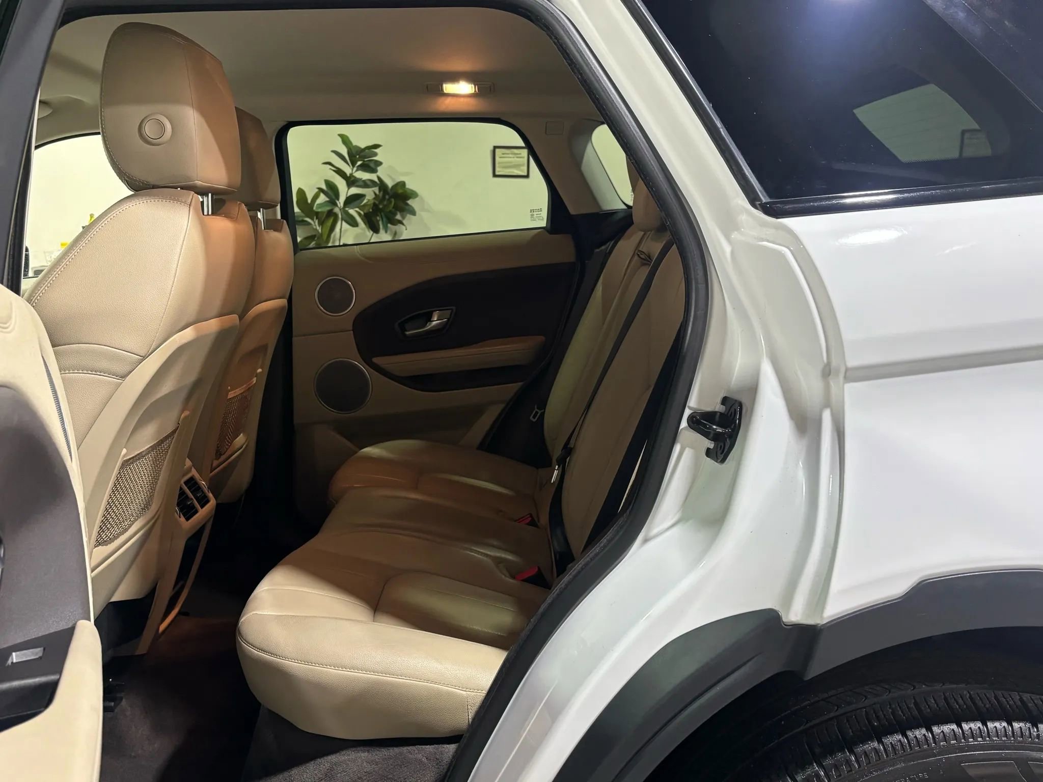 Used 2018 Land Rover Range Rover Evoque image 11