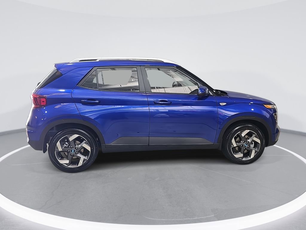 New 2026 Hyundai Venue SEL FWD image 4