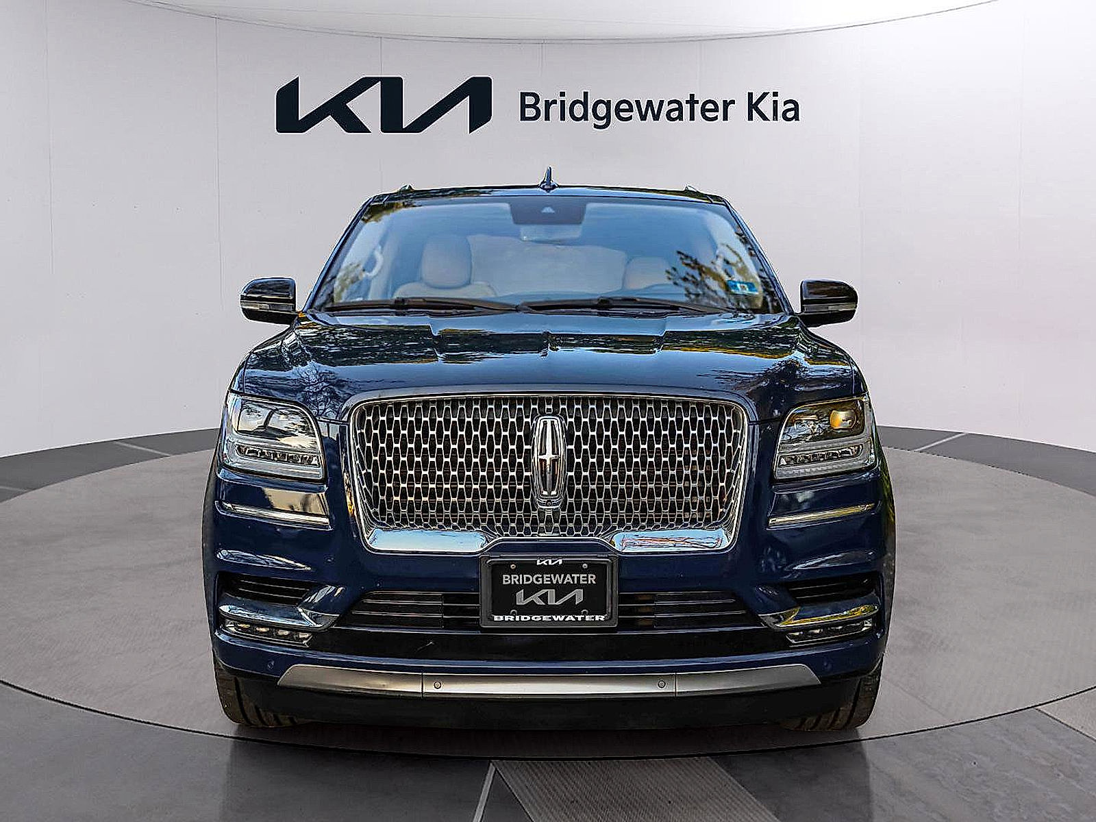 Used 2020 Lincoln Navigator Reserve w/ Luxury Package AWD/4WD image 2