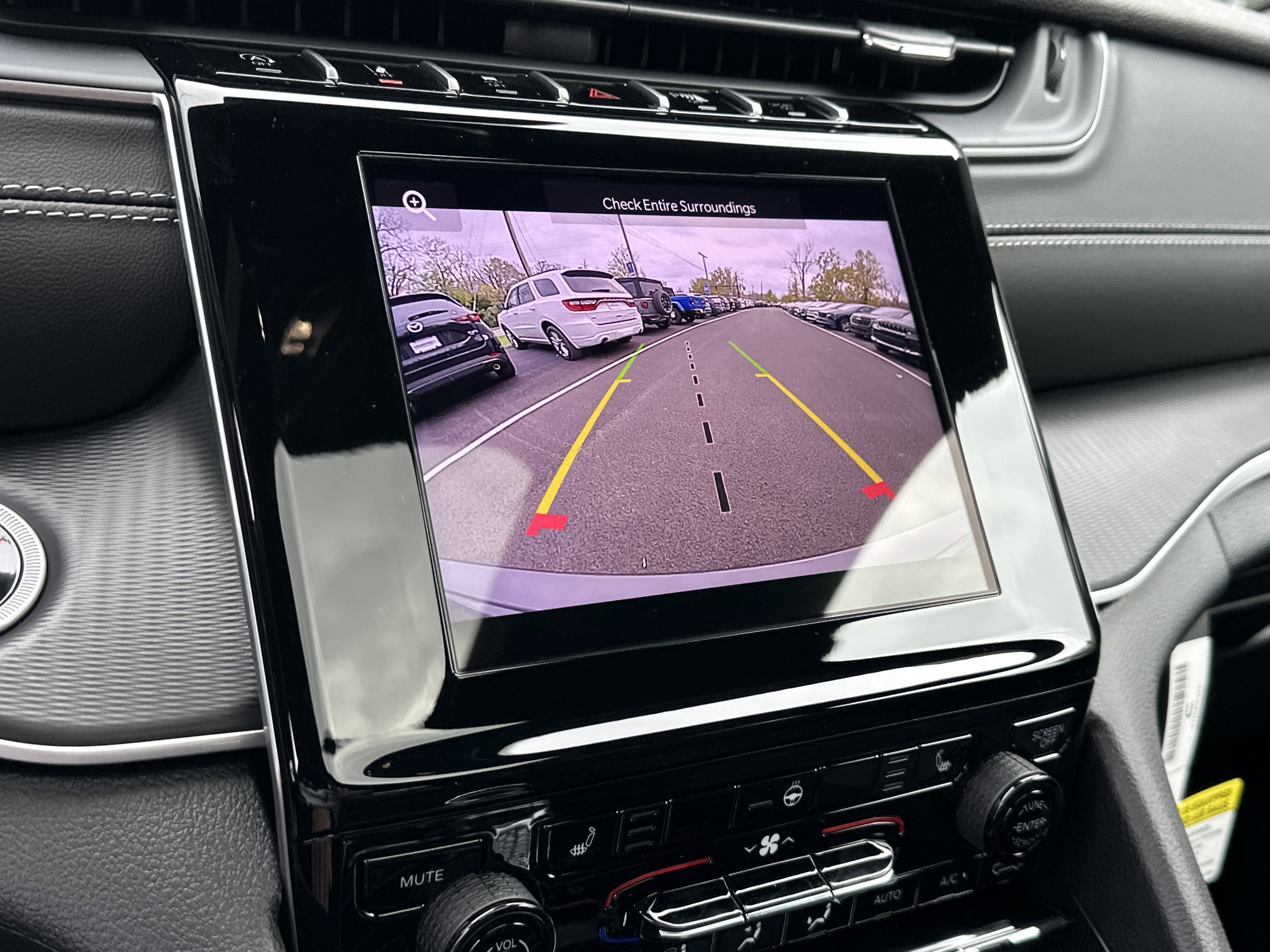 New 2025 Jeep Grand Cherokee Altitude image 7