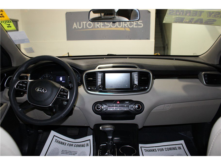 Used 2020 Kia Sorento LX image 14