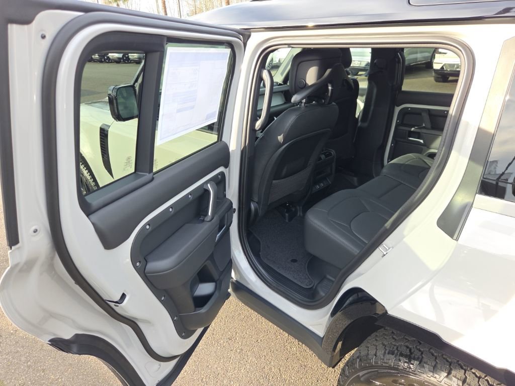 New 2026 Land Rover Defender 110 X-Dynamic SE image 15