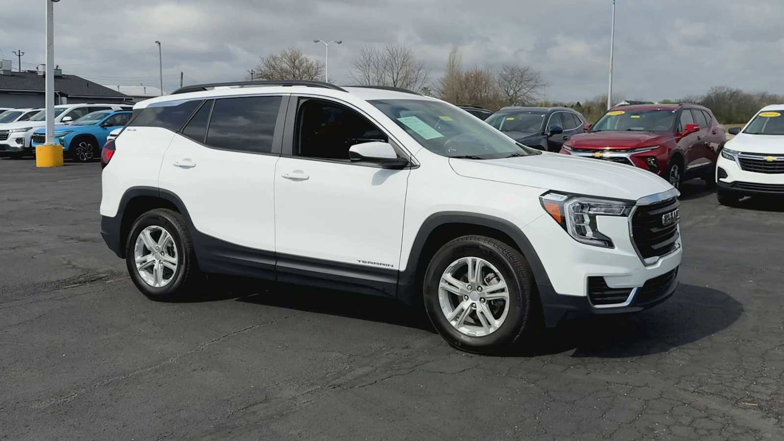 Certified 2024 GMC Terrain SLE w/ Driver Convenience Package FWD image 2