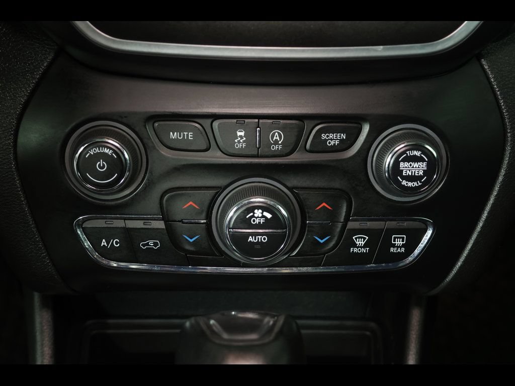 Used 2021 Jeep Cherokee Trailhawk w/ Sun, Sound & Nav Group AWD/4WD image 30