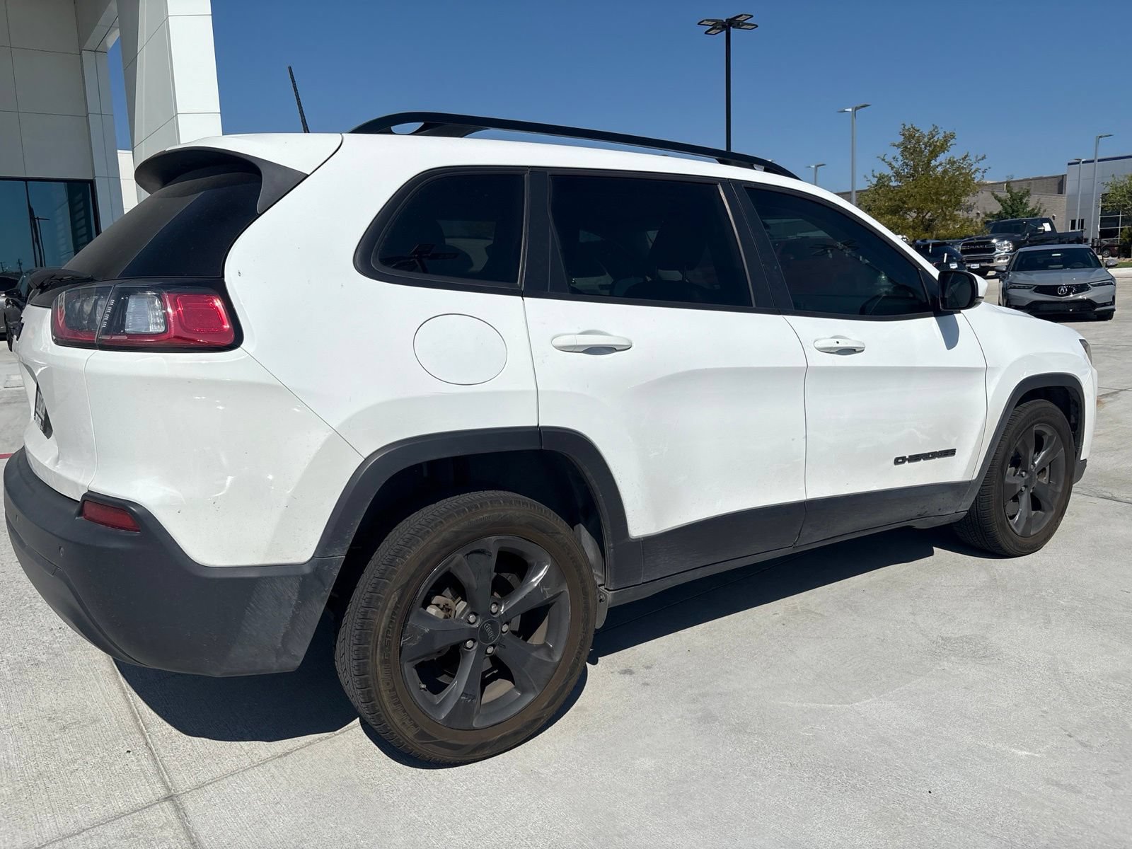 Used 2019 Jeep Cherokee Latitude Plus FWD image 7