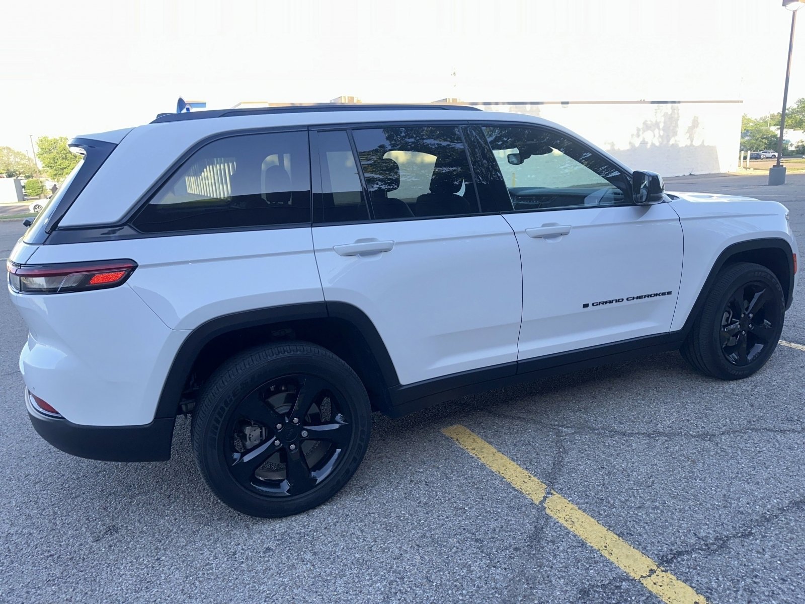 Used 2023 Jeep Grand Cherokee Altitude image 18