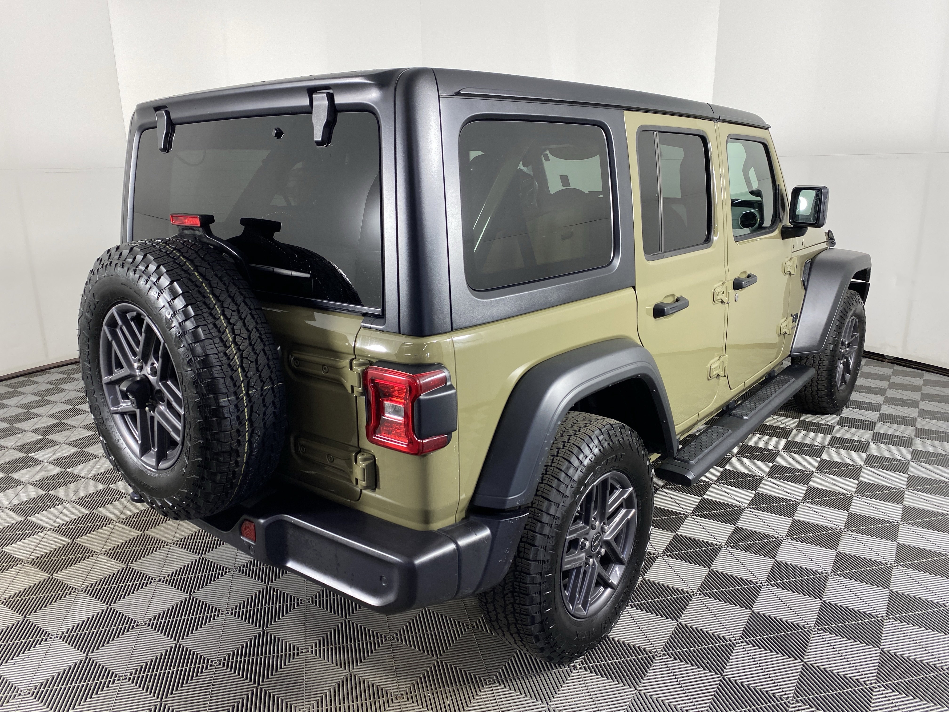 Used 2025 Jeep Wrangler Sport S image 7