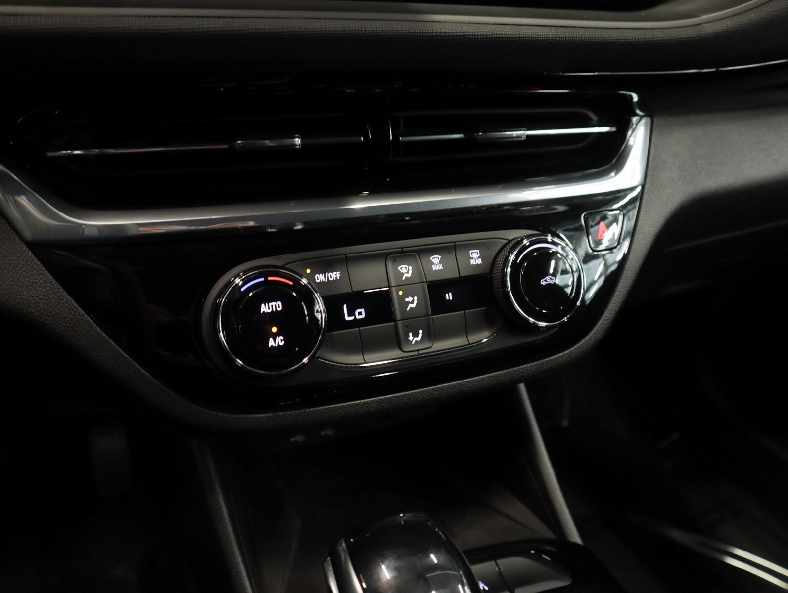 Used 2025 Buick Envista Sport Touring w/ Convenience II Package image 24