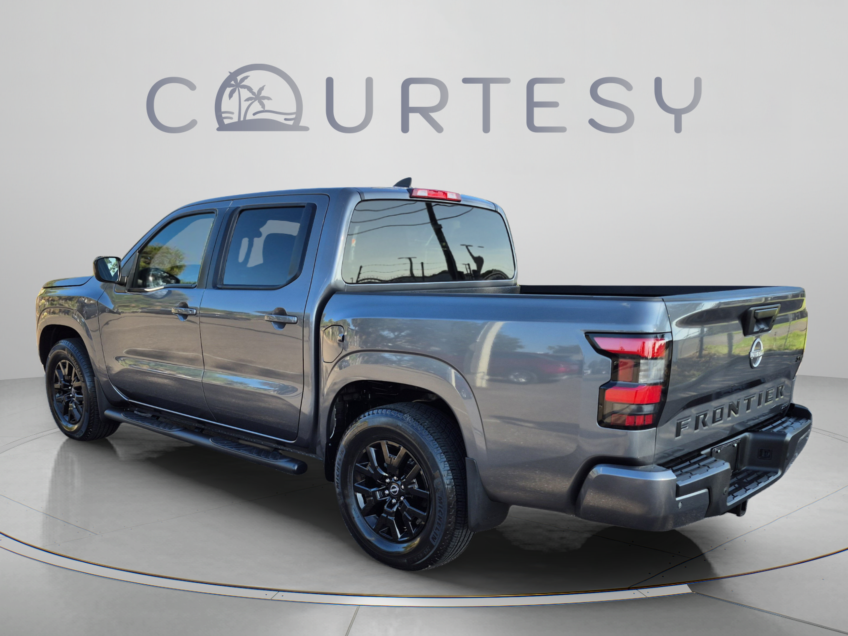 Used 2023 Nissan Frontier SV w/ Midnight Edition Package RWD image 5