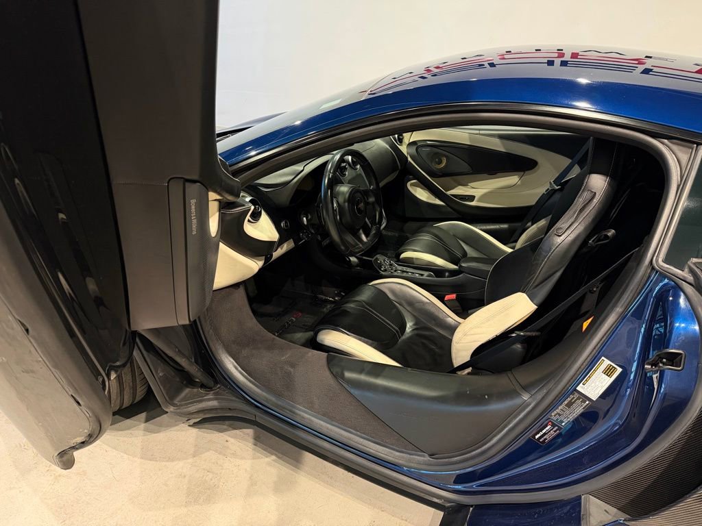 Used 2016 McLaren 570S Coupe image 23