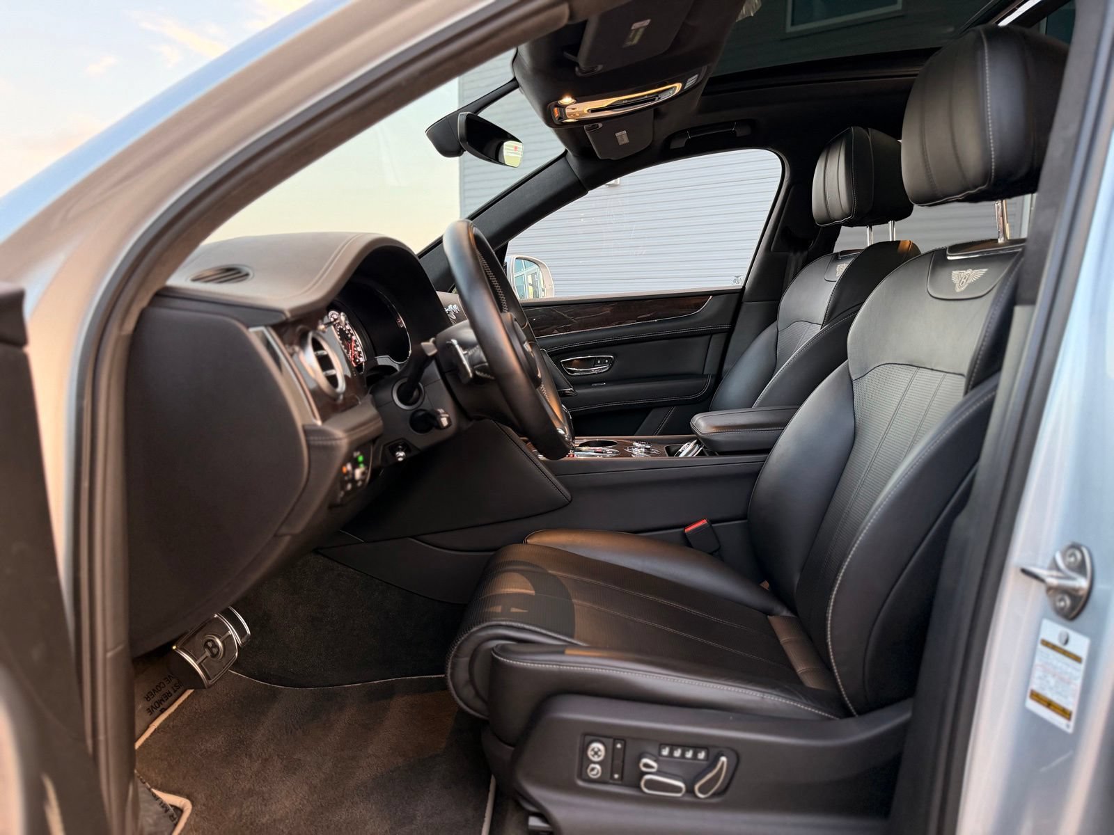 Used 2019 Bentley Bentayga AWD/4WD image 15