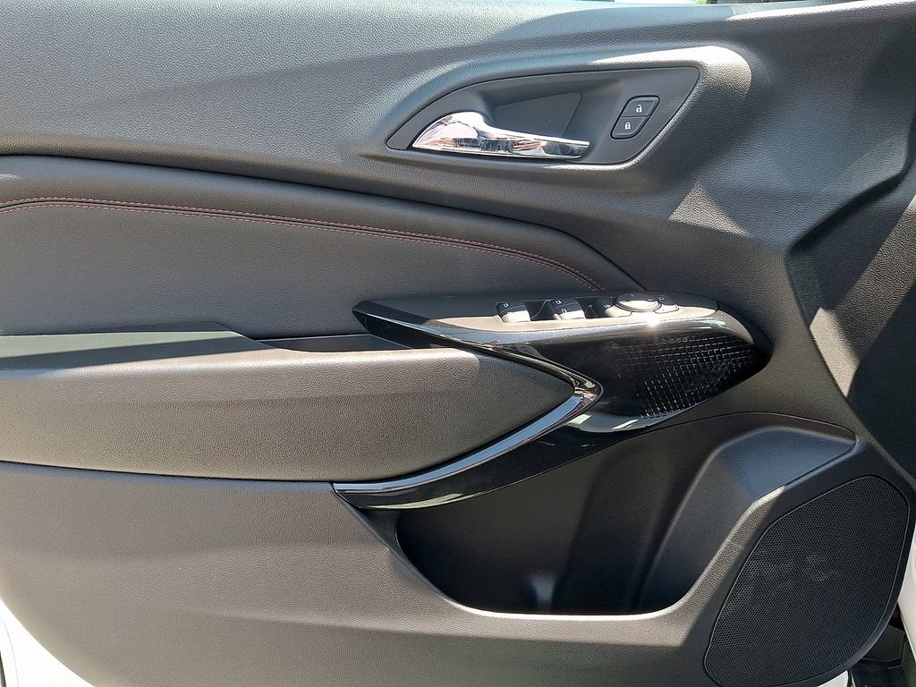 New 2026 Chevrolet Trax RS w/ Sunroof Package FWD image 8