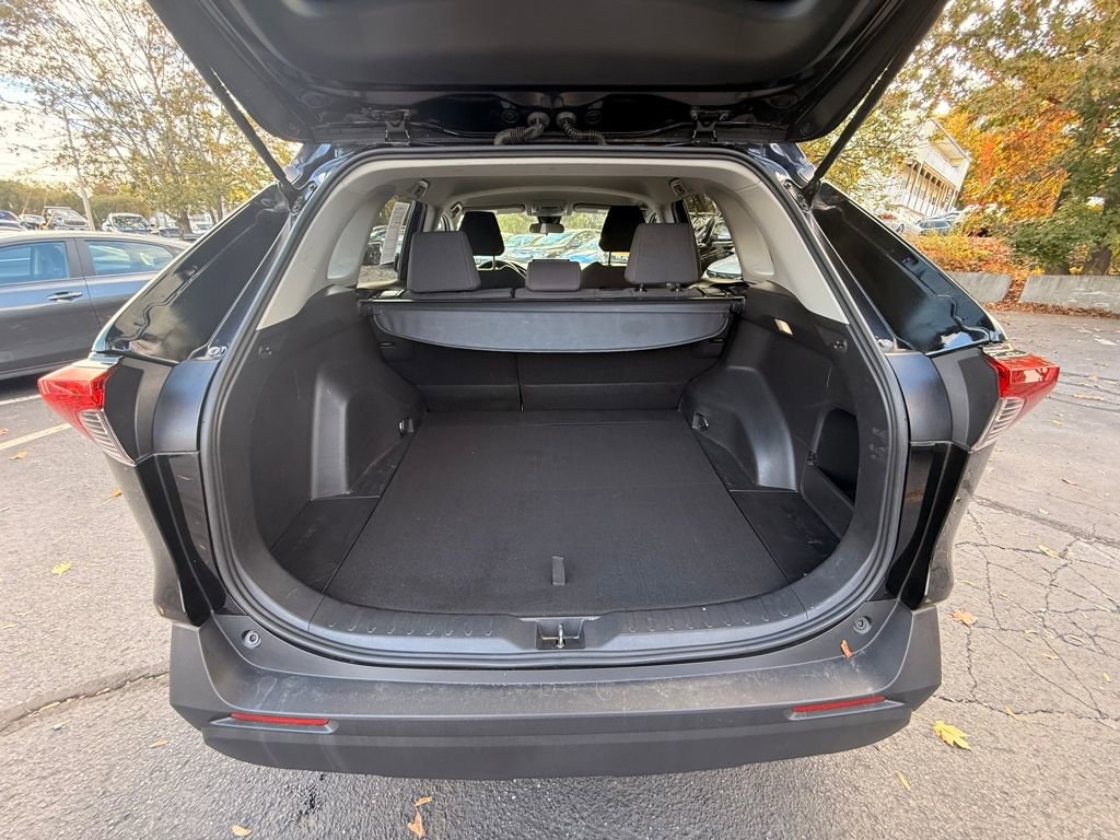 Used 2022 Toyota RAV4 LE image 13