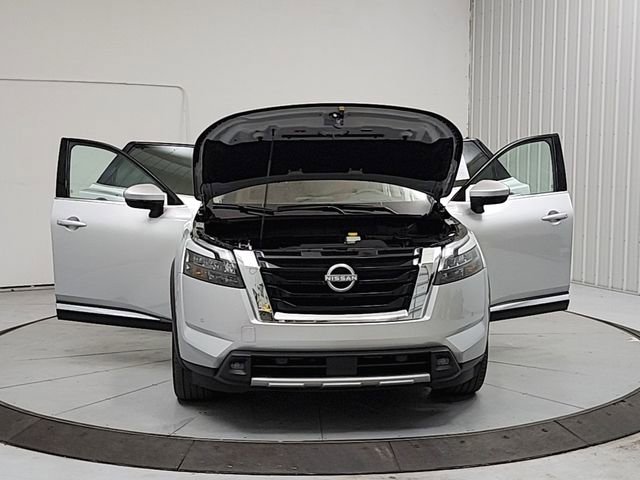 Used 2025 Nissan Pathfinder Platinum w/ Cargo Package image 10