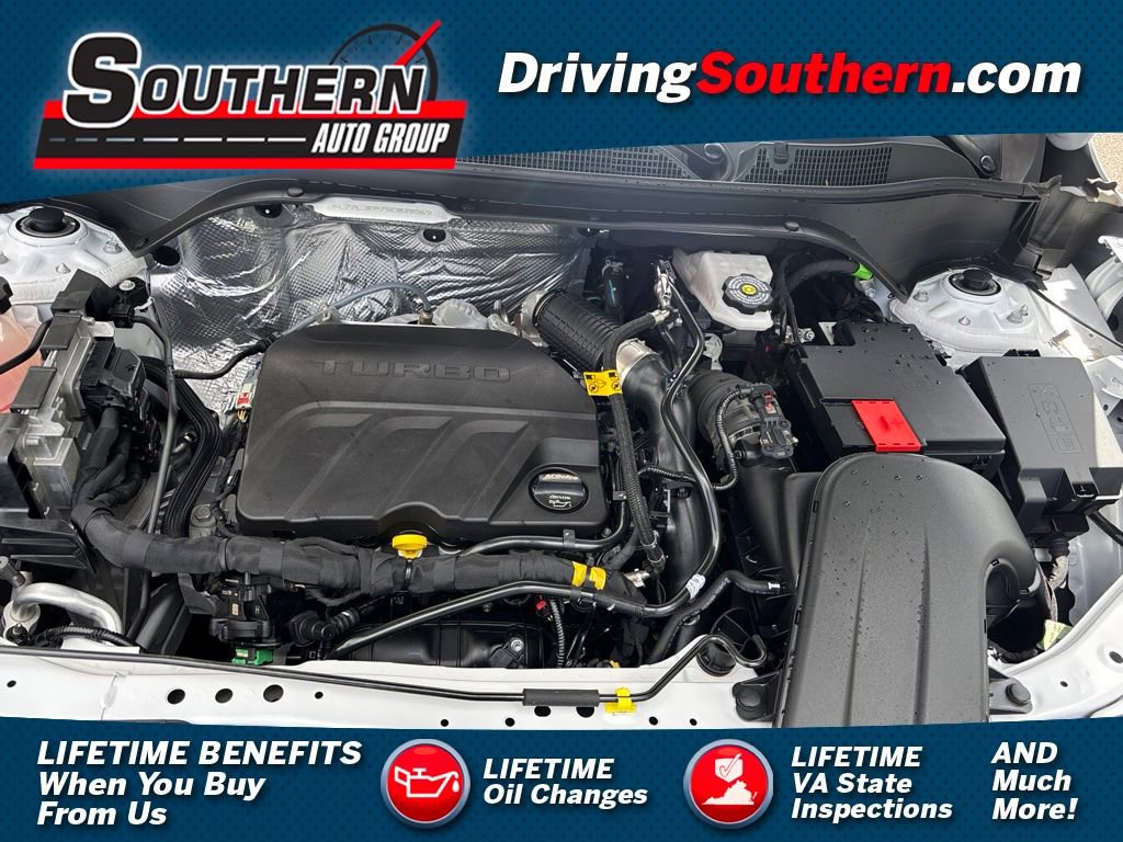 Used 2025 Chevrolet Trax RS FWD image 1