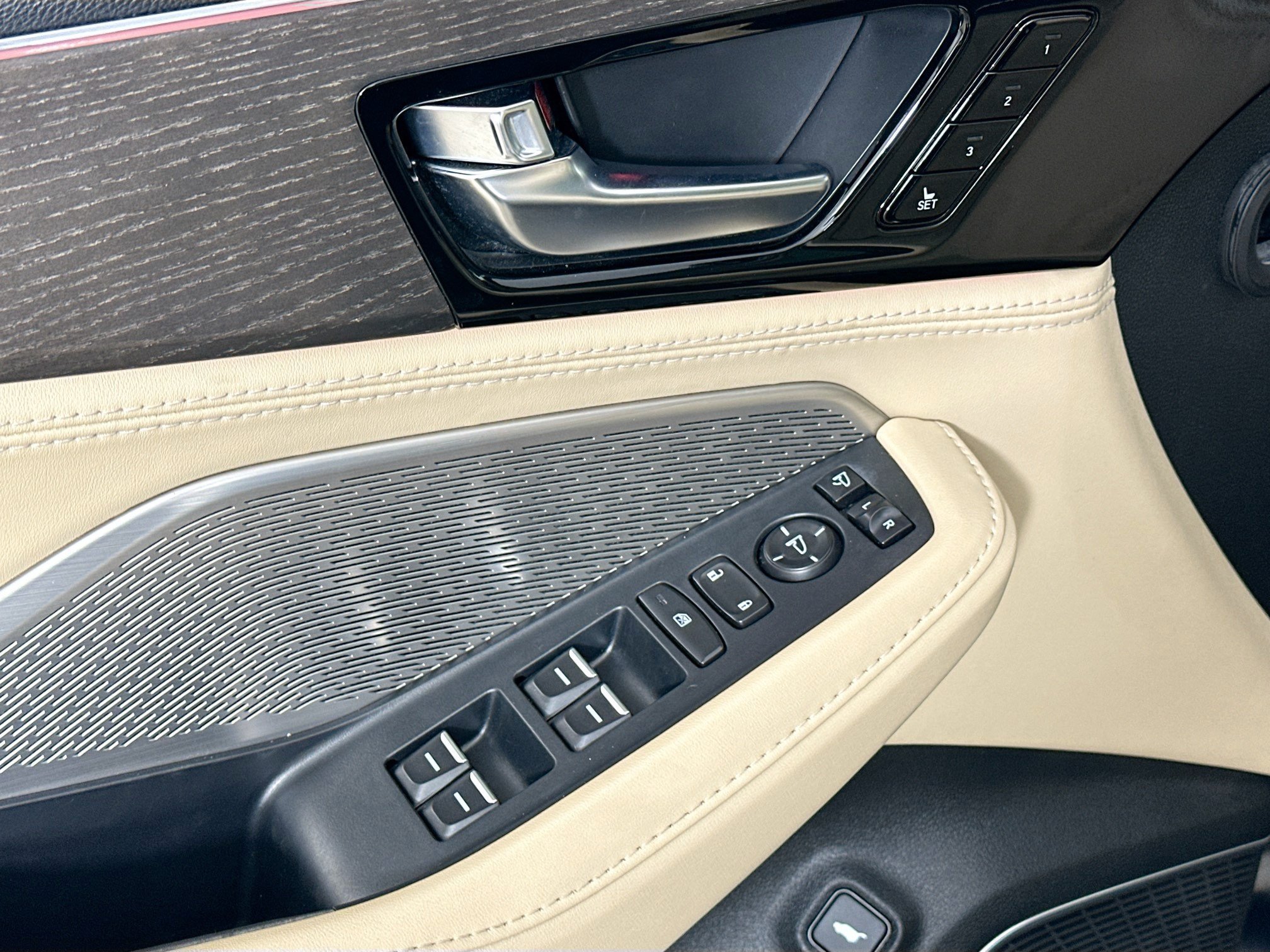 Used 2023 Acura MDX SH-AWD w/ Advance Package image 17