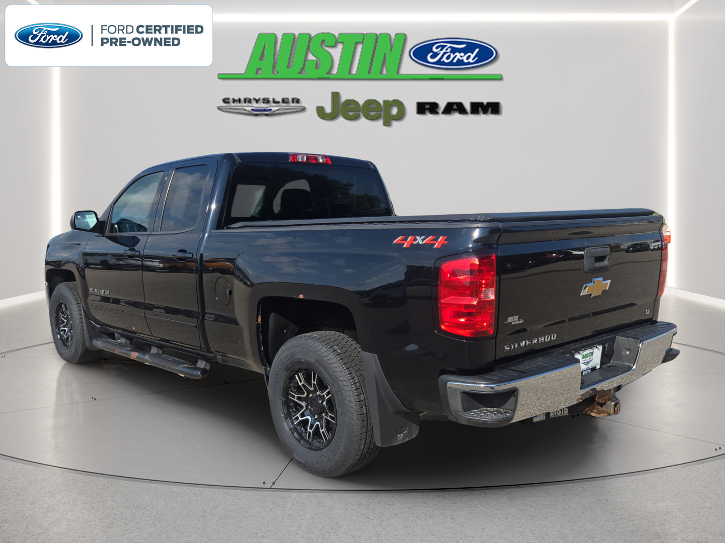 Used 2018 Chevrolet Silverado 1500 LT AWD/4WD image 3