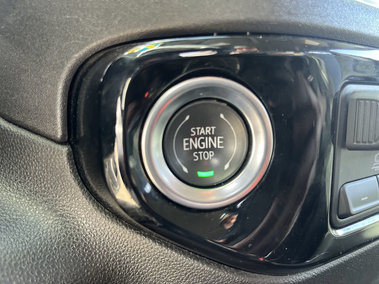 Used 2025 GMC Sierra 1500 SLT RWD image 15
