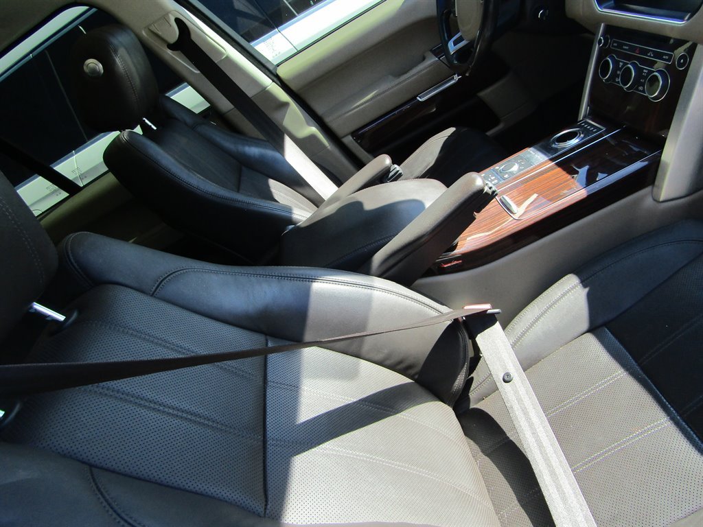 Used 2017 Land Rover Range Rover HSE AWD/4WD image 4