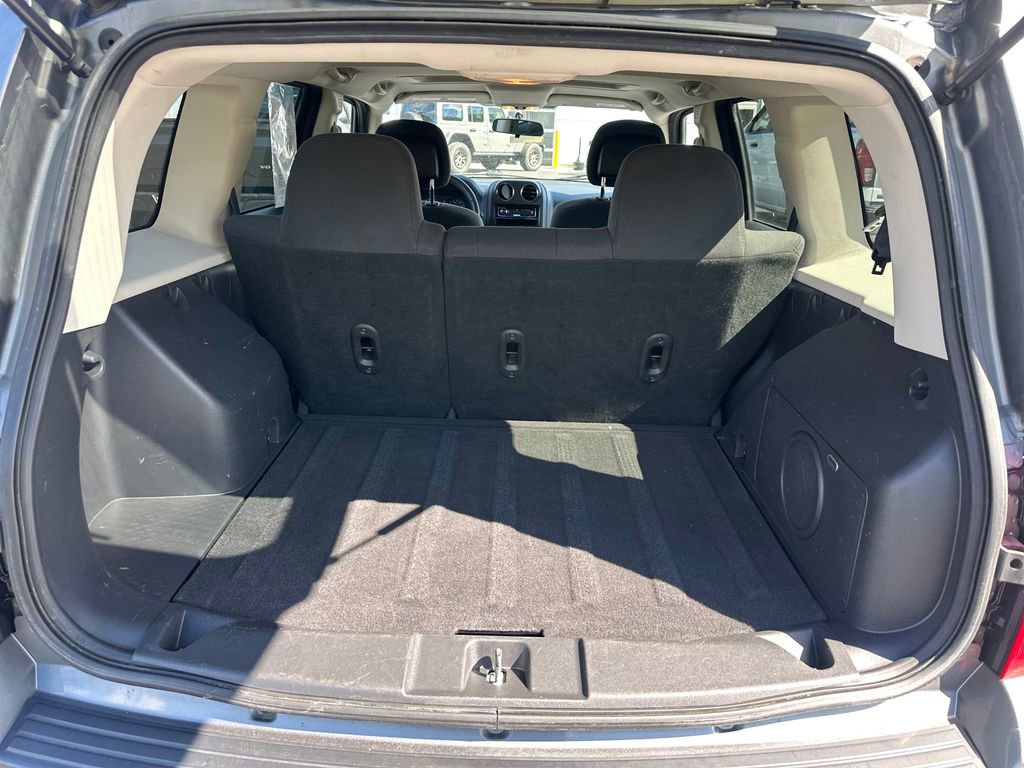 Used 2012 Jeep Patriot Latitude w/ Sun/Sound Group AWD/4WD image 9