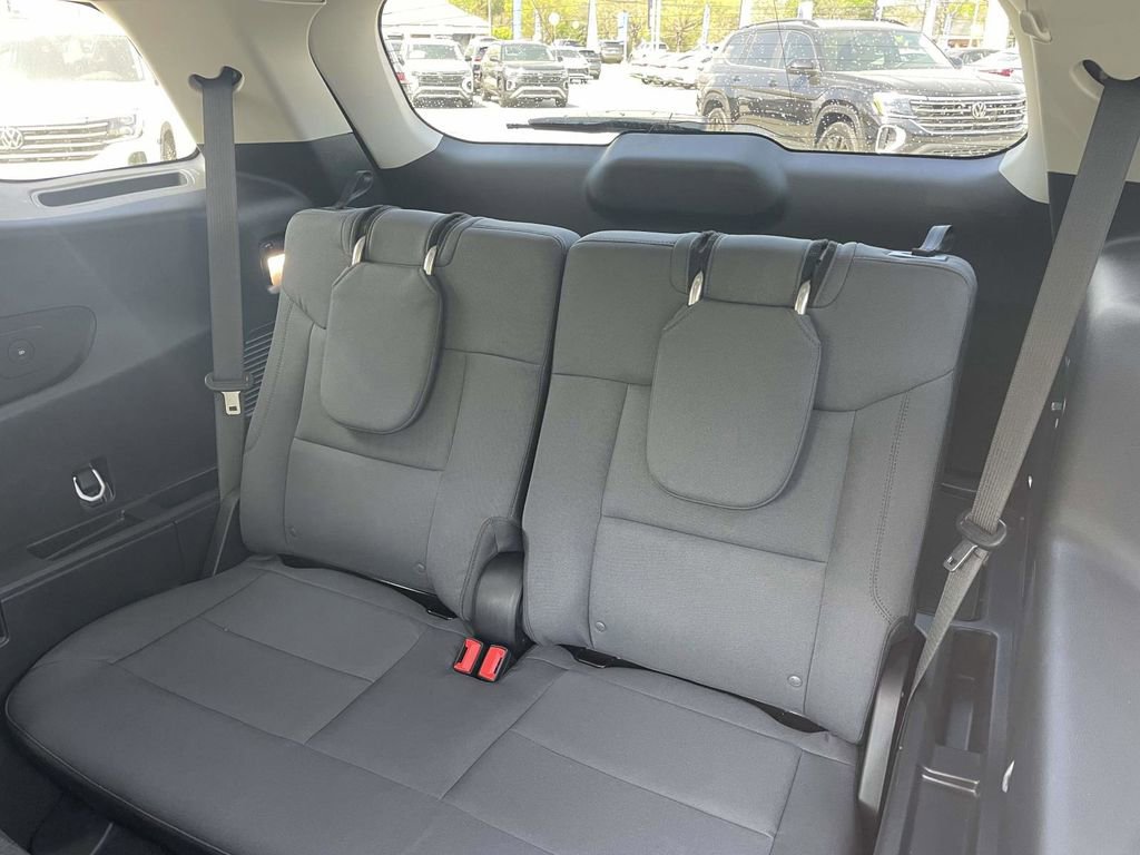 Used 2025 Ford Explorer Active AWD/4WD image 10