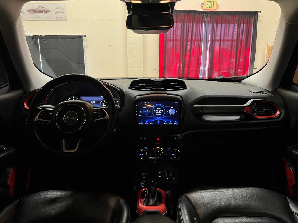 Used 2017 Jeep Renegade Trailhawk w/ Premium Trailhawk Package AWD/4WD image 18