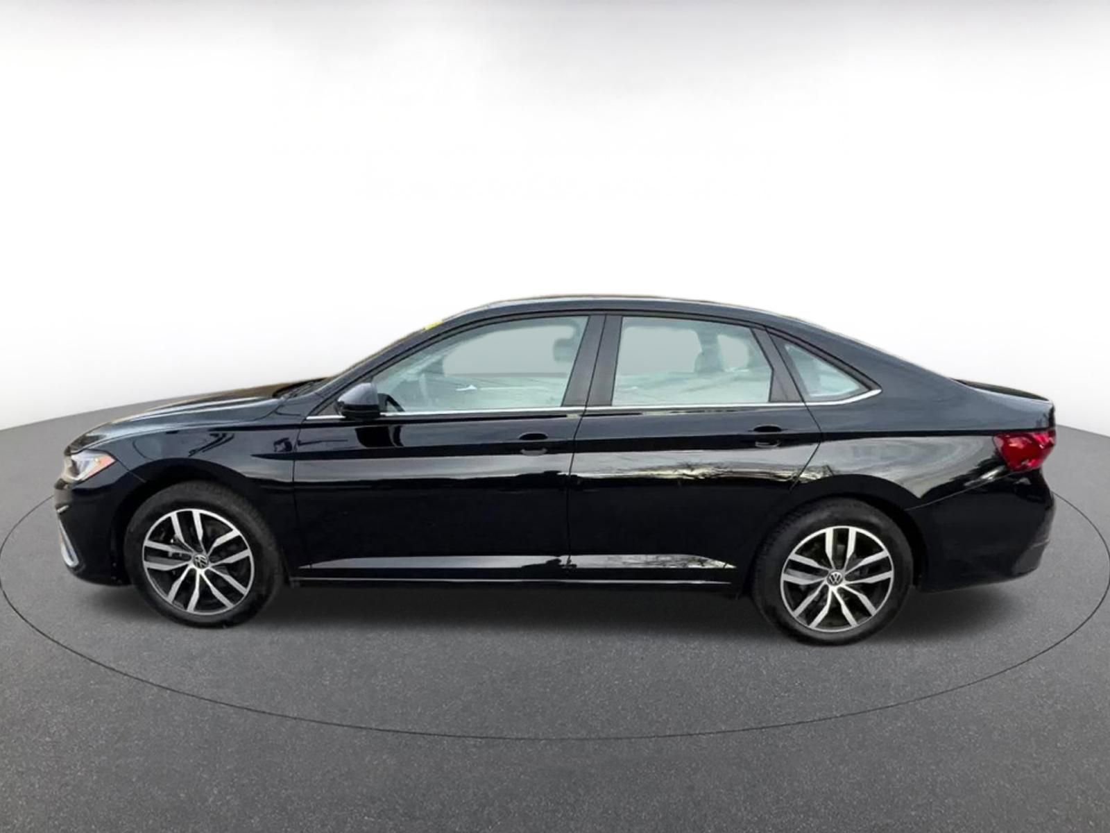 Used 2025 Volkswagen Jetta SE image 10