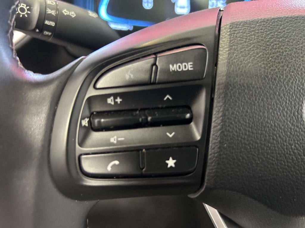 Used 2025 Hyundai Venue SEL FWD image 20