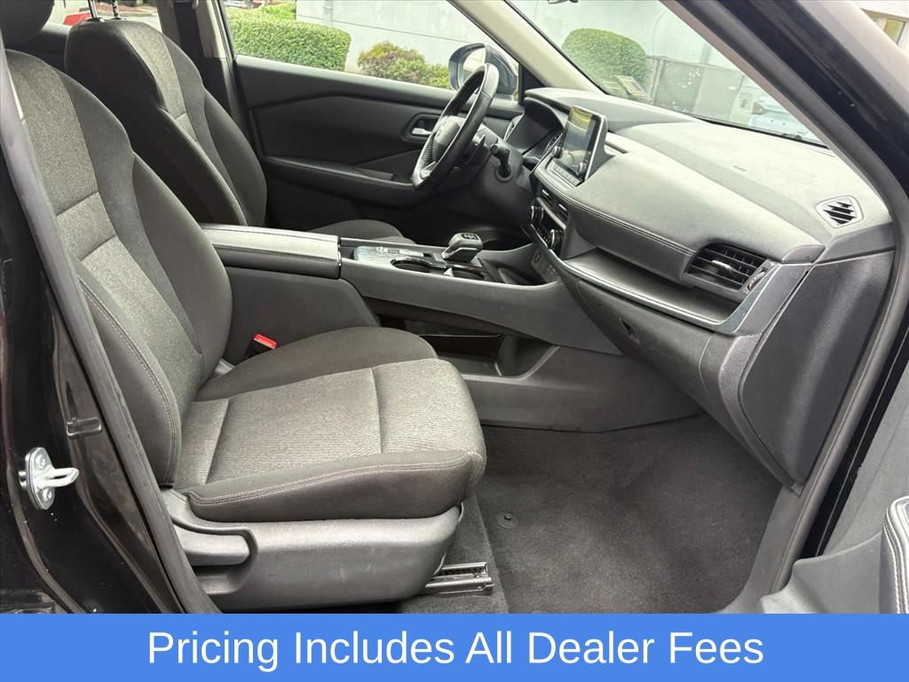 Certified 2025 Nissan Rogue SV FWD image 18