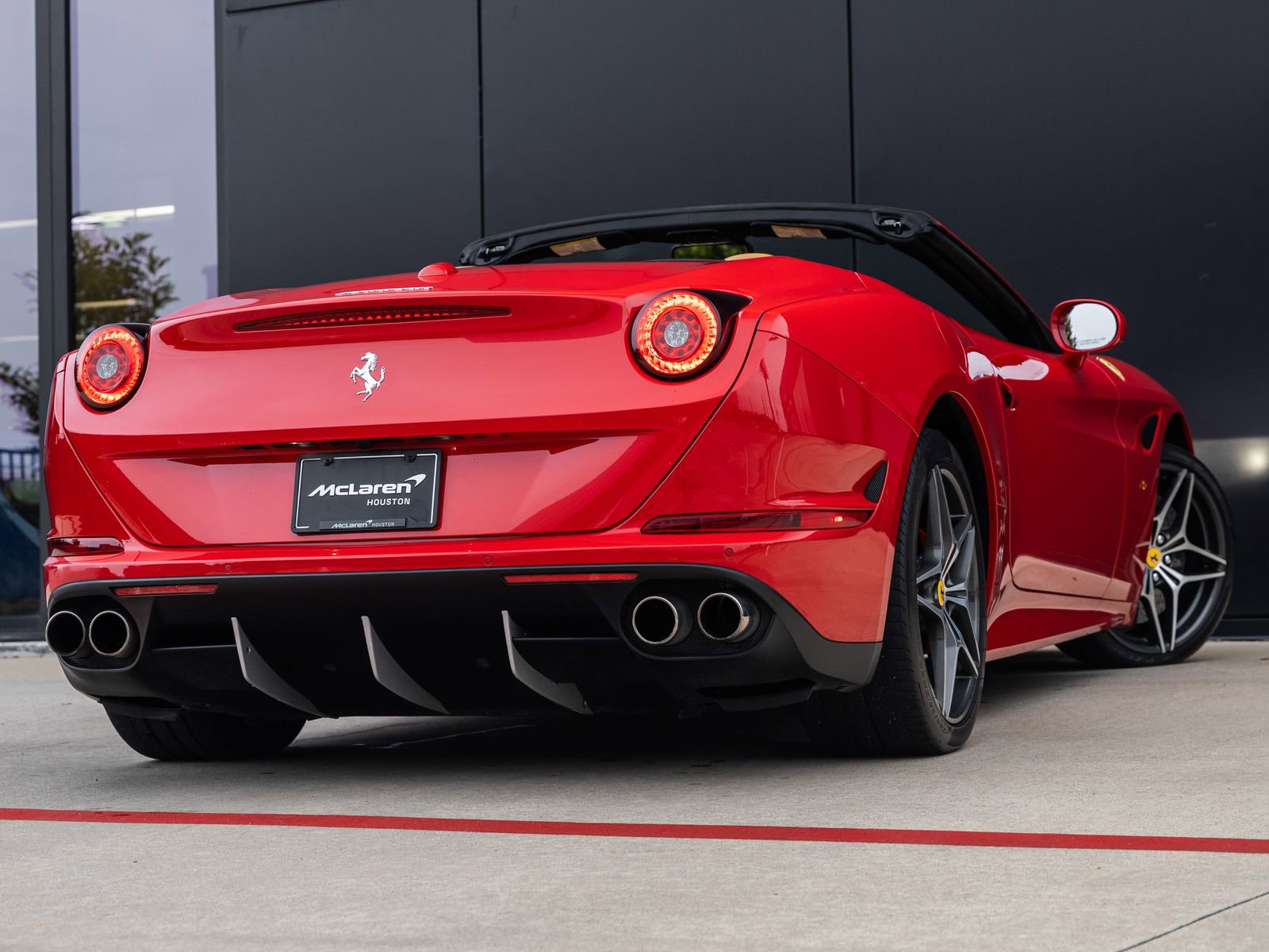Used 2016 Ferrari California T RWD image 10