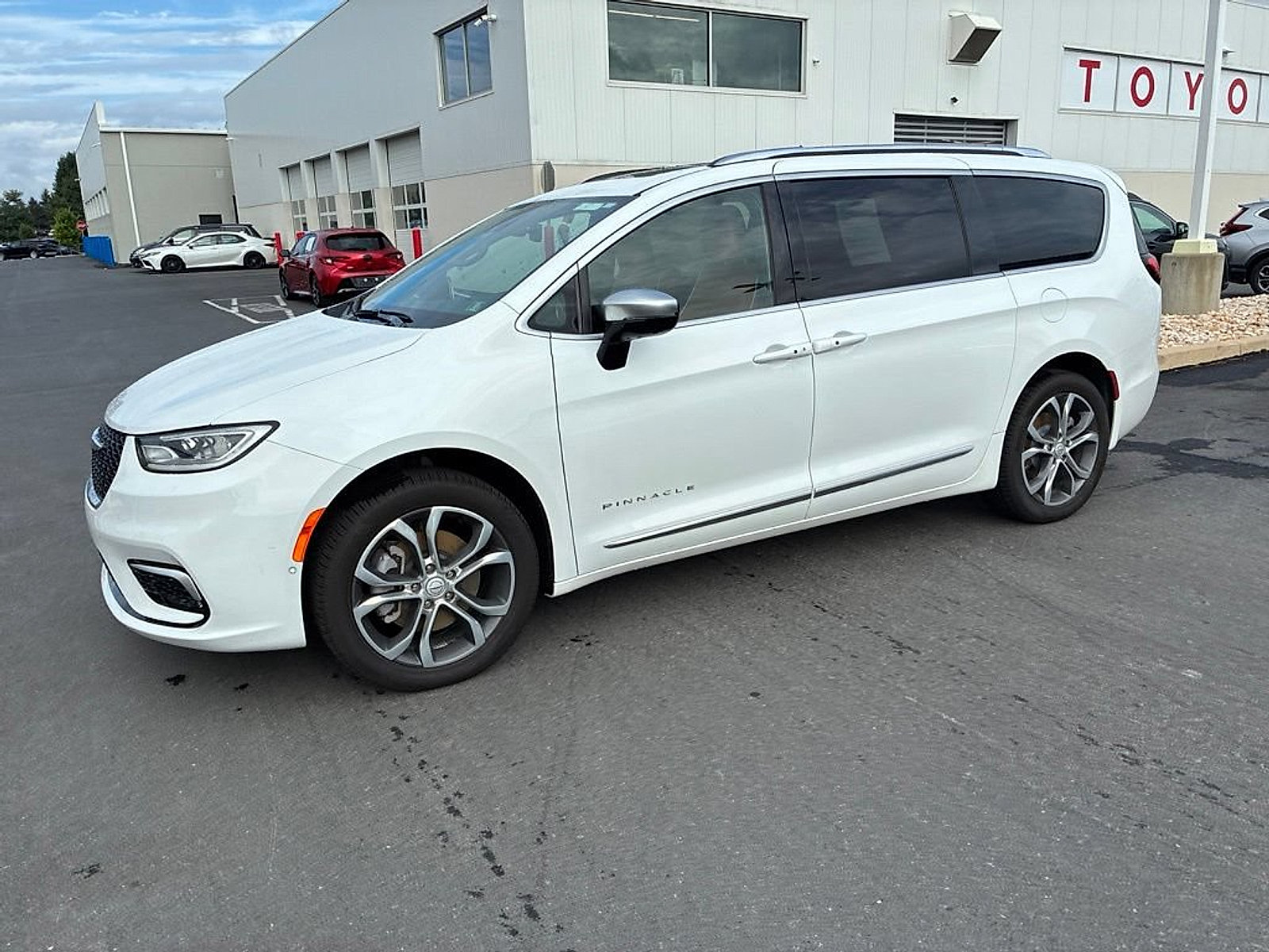 Used 2026 Chrysler Pacifica Pinnacle AWD/4WD image 24