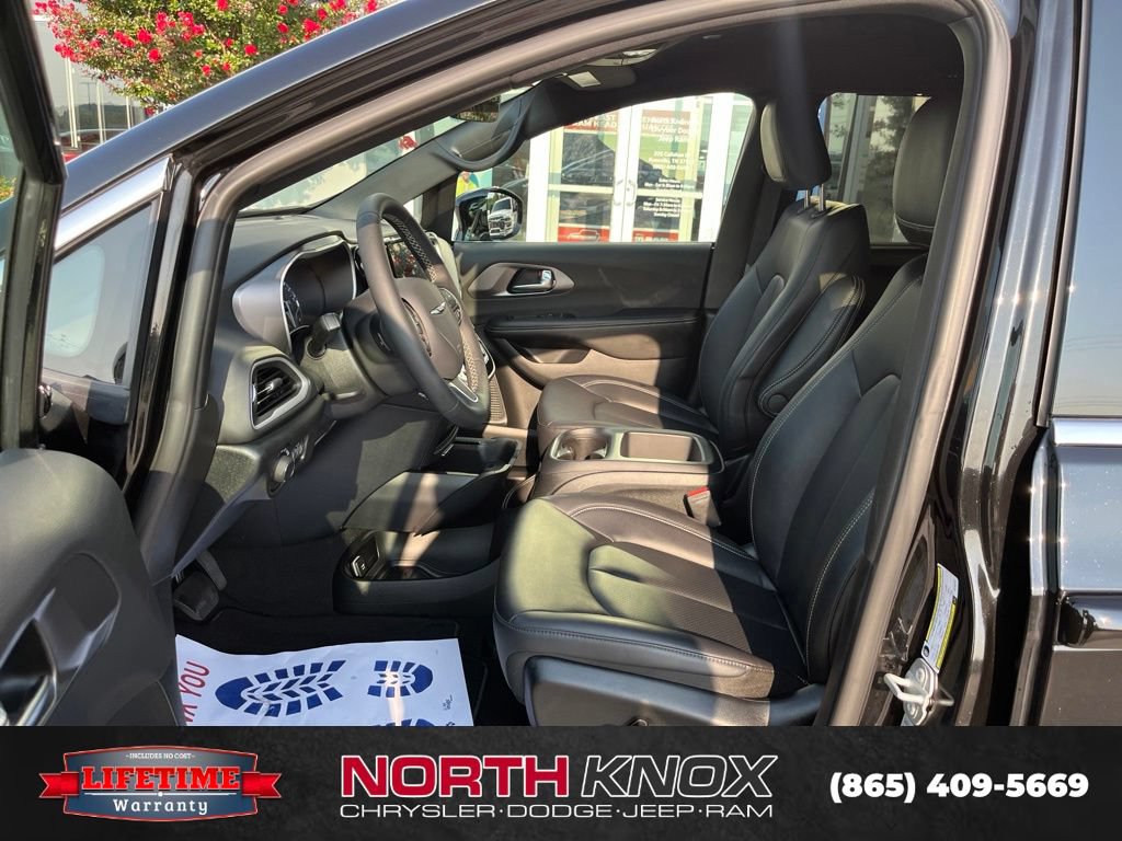 New 2026 Chrysler Voyager LX FWD image 3