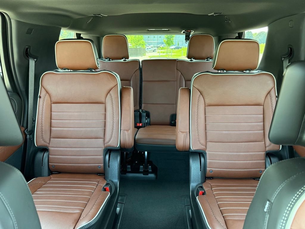 Used 2024 GMC Yukon Denali Ultimate AWD/4WD image 5