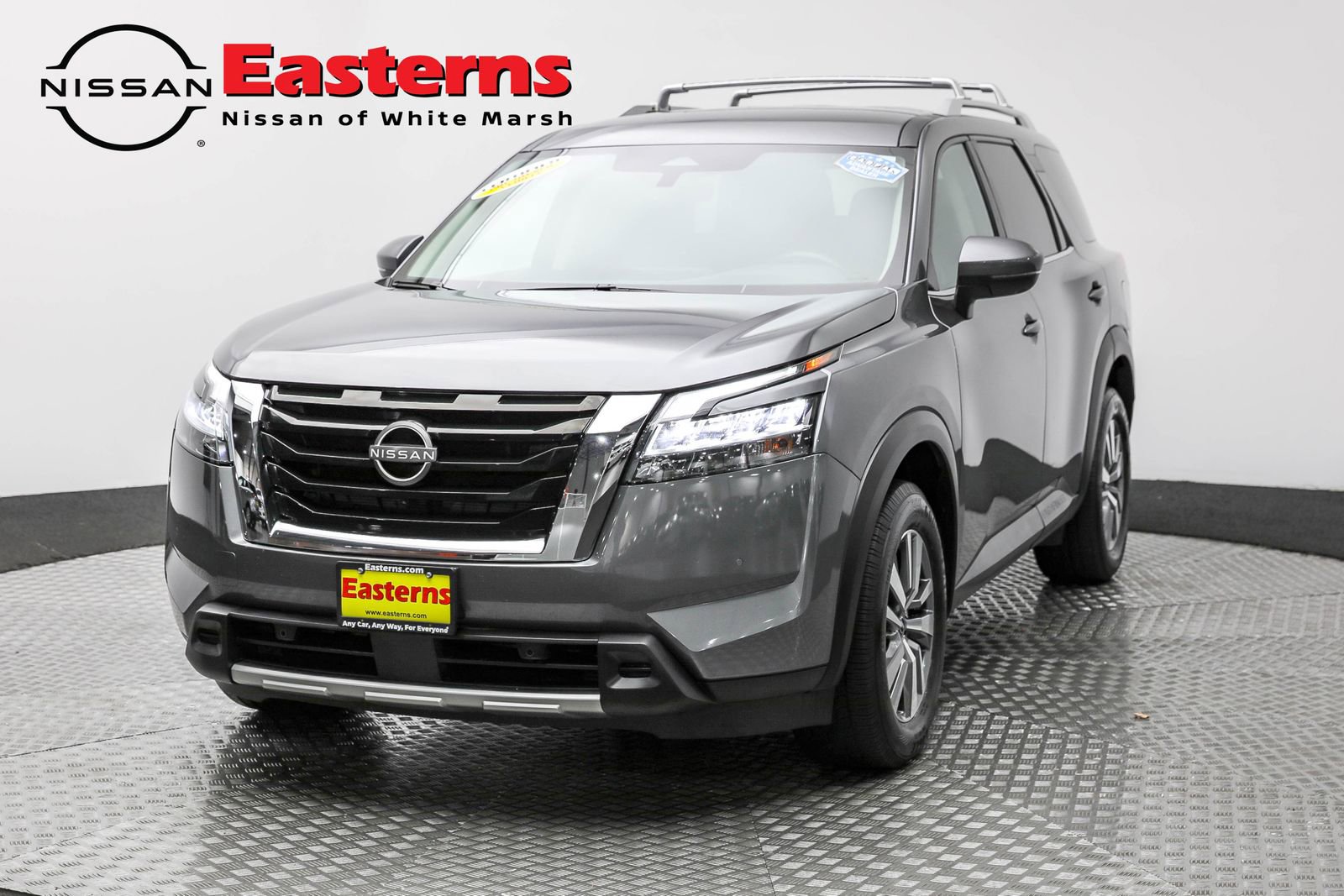 Used 2023 Nissan Pathfinder SL image 1