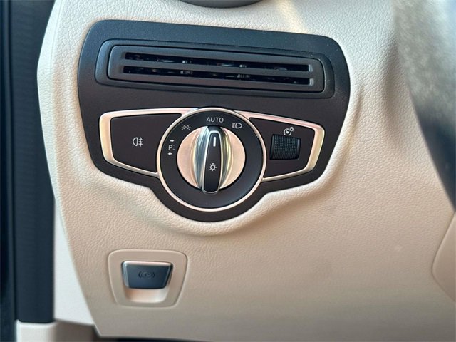 Used 2022 Mercedes-Benz GLC 300 image 27