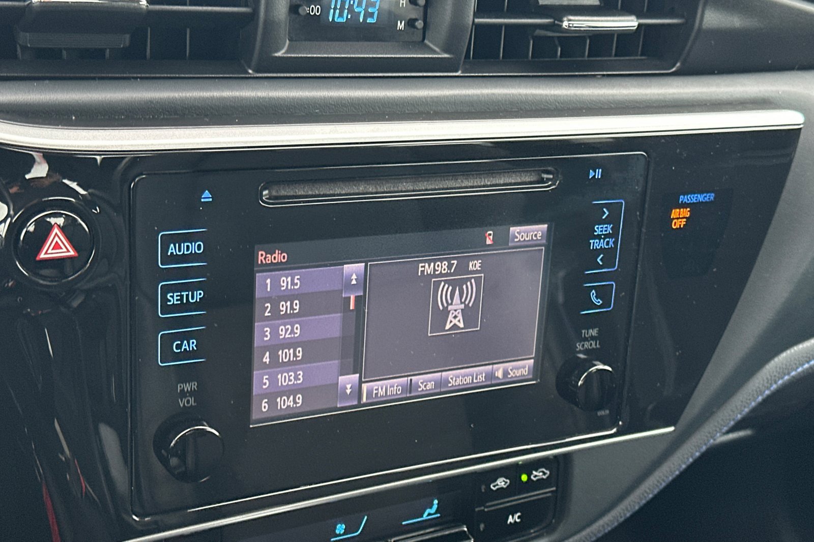 Used 2019 Toyota Corolla SE w/ Protection Package image 17