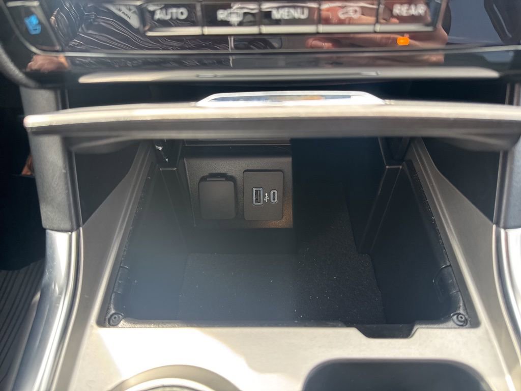 Used 2022 Ford Explorer Limited w/ Class IV Trailer Tow Package image 17