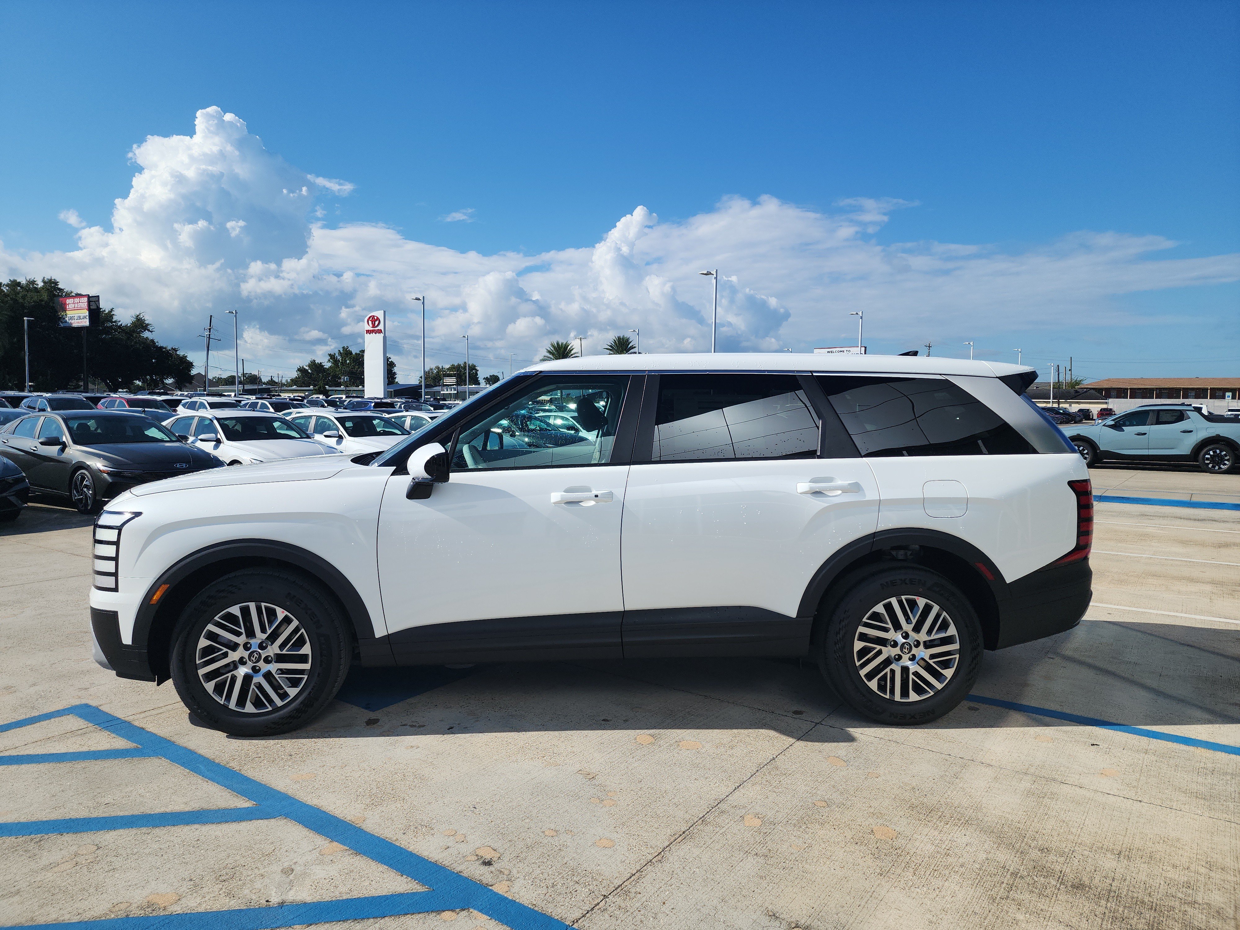New 2027 Hyundai Palisade SE FWD image 4