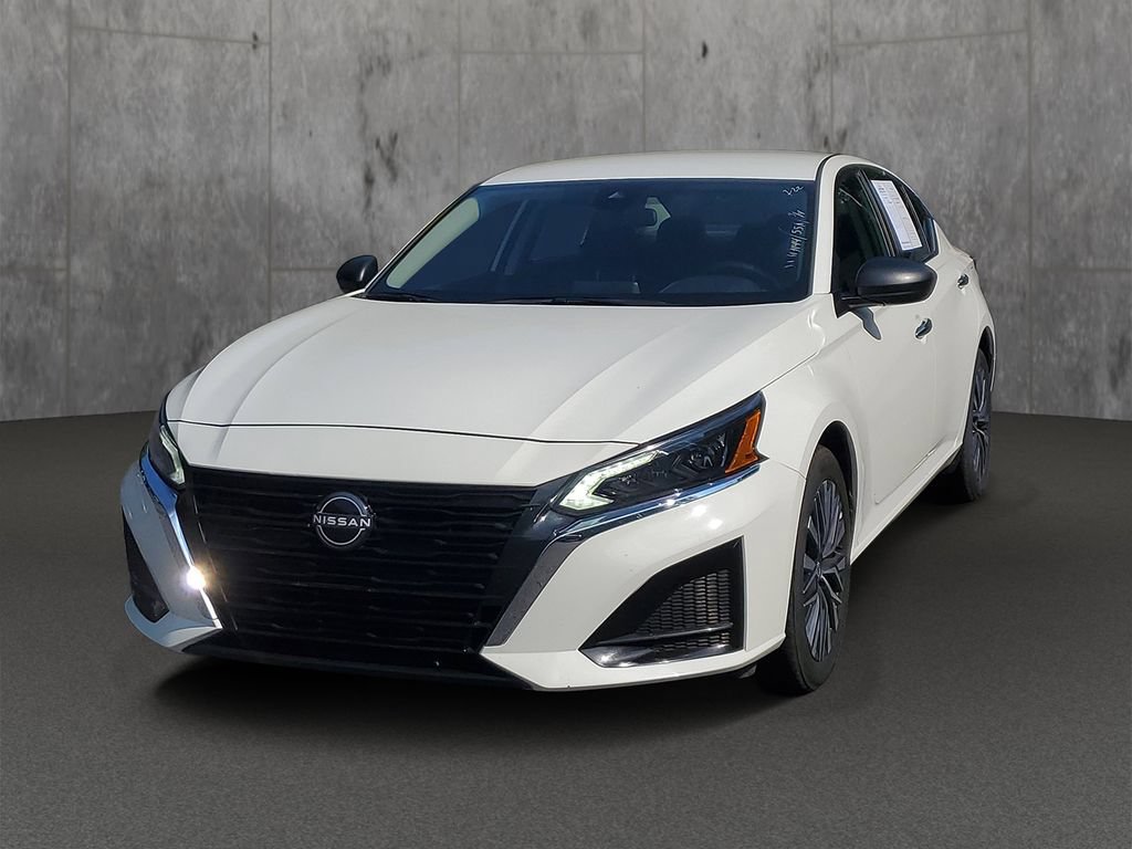 Used 2025 Nissan Altima 2.5 SV AWD/4WD image 3