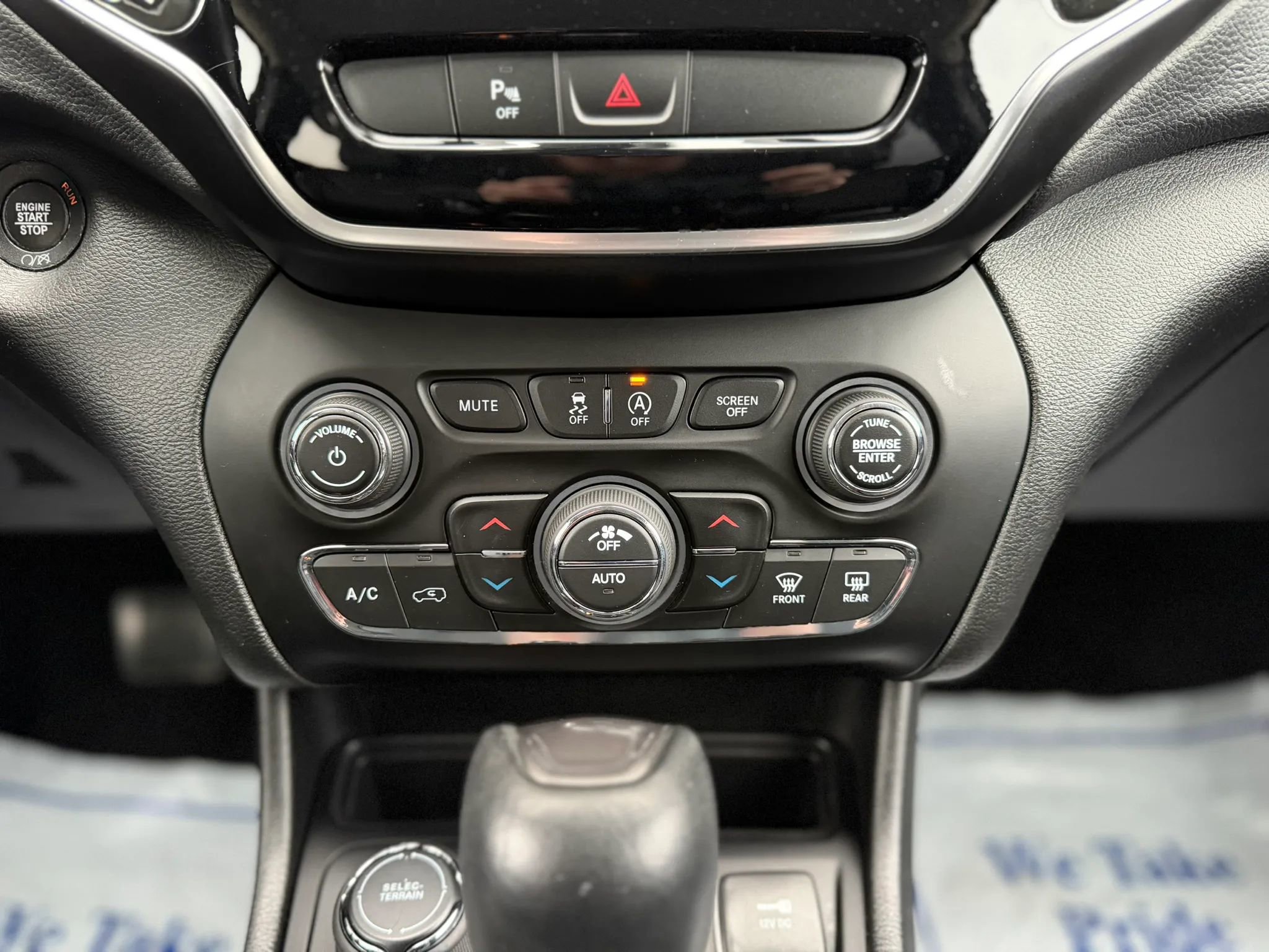 Used 2019 Jeep Cherokee Limited image 20