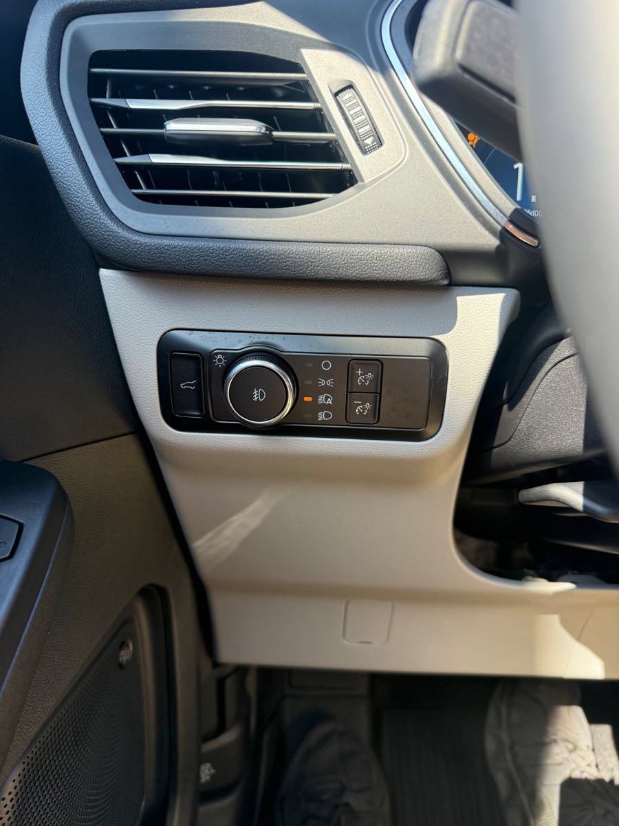 Used 2023 Ford Escape Platinum w/ Premium Technology Package AWD/4WD image 24