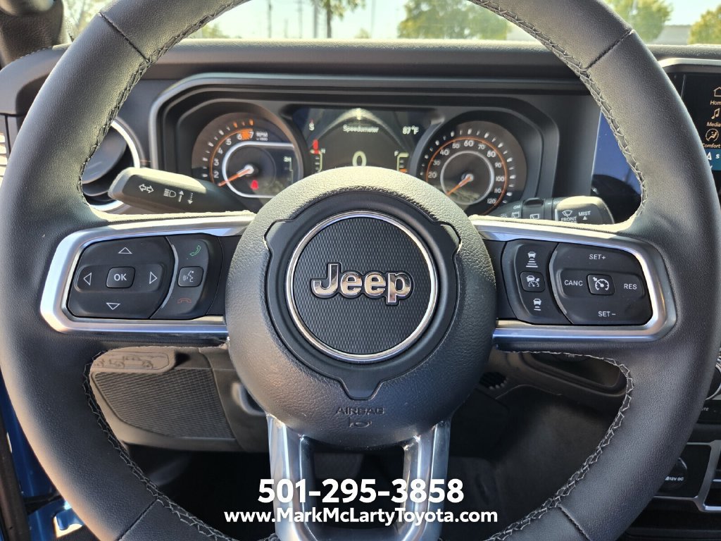 Used 2025 Jeep Wrangler Unlimited Sahara AWD/4WD image 23