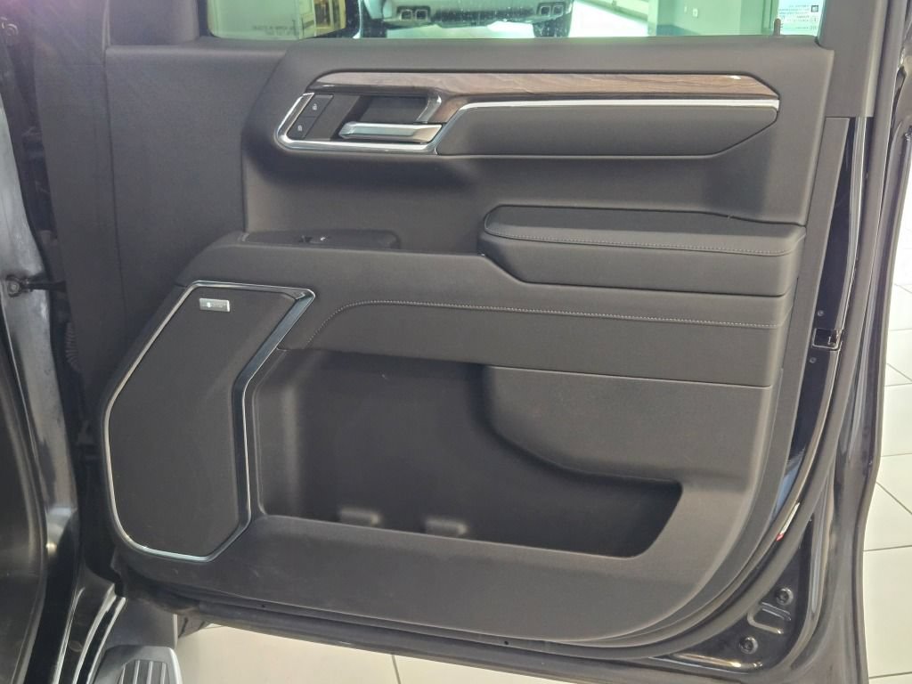 Used 2024 Chevrolet Silverado 1500 LTZ w/ Technology Package AWD/4WD image 5