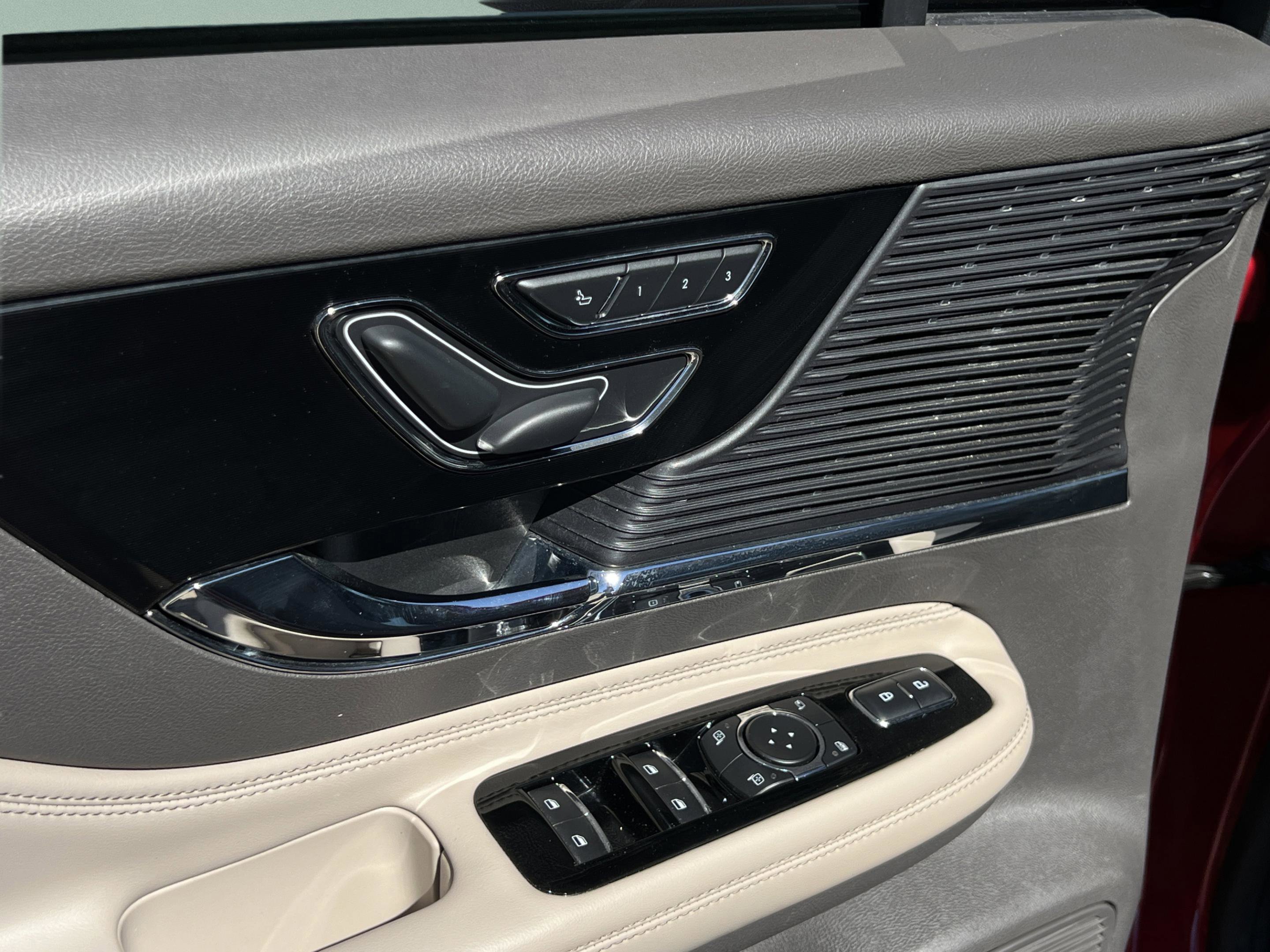 Used 2022 Lincoln Corsair Reserve w/ Elements Package image 22