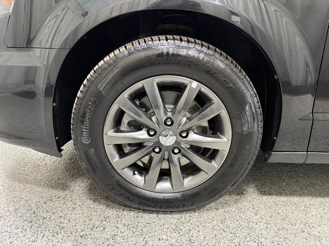 Used 2015 Chrysler Town & Country S w/ Driver Convenience Group FWD image 28