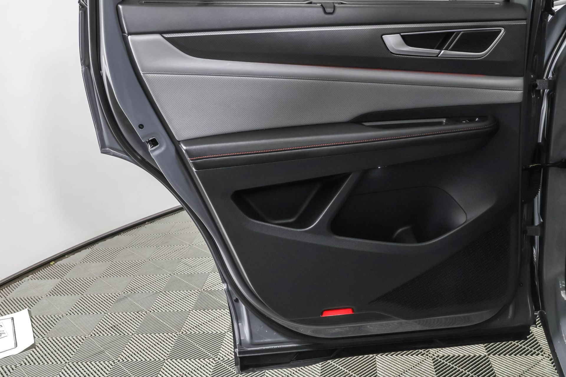 Used 2024 Volkswagen Atlas Peak Edition SE image 42