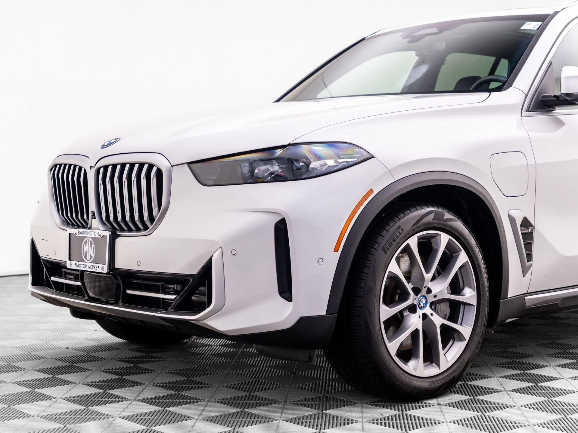 Used 2024 BMW X5 xDrive50e w/ Parking Assistance Package AWD/4WD image 41